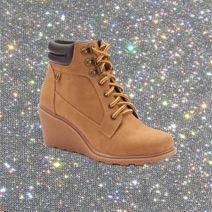 Cute boots!! Only worn once!!